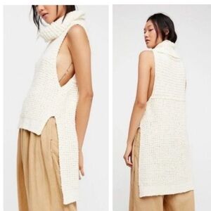 Free people cream colored slouchy turtleneck high low hem Skyscraper sweater. S